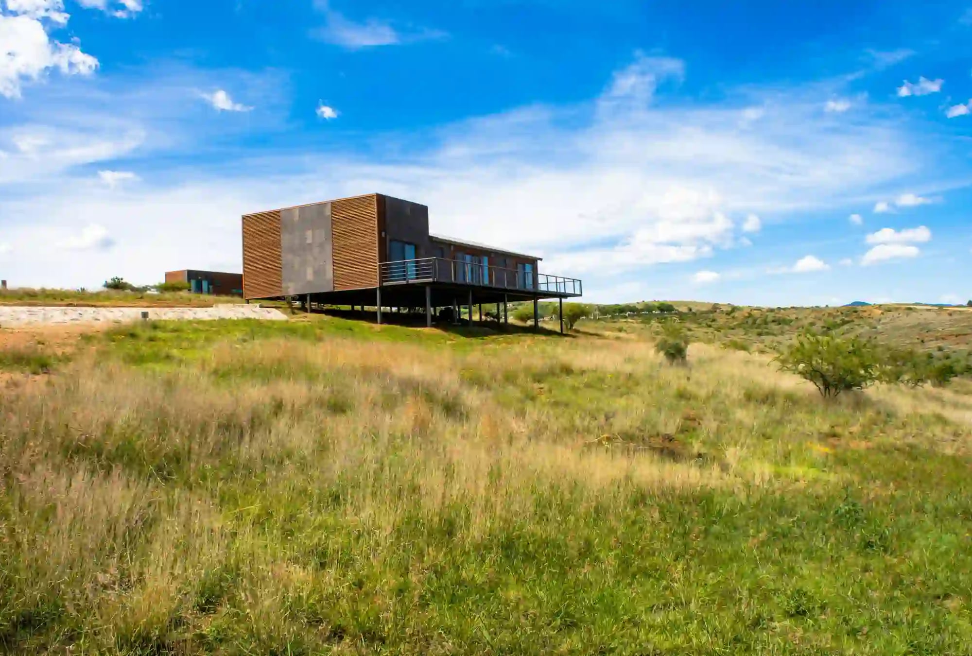 Illustrative reference of a low residence set in open grassland